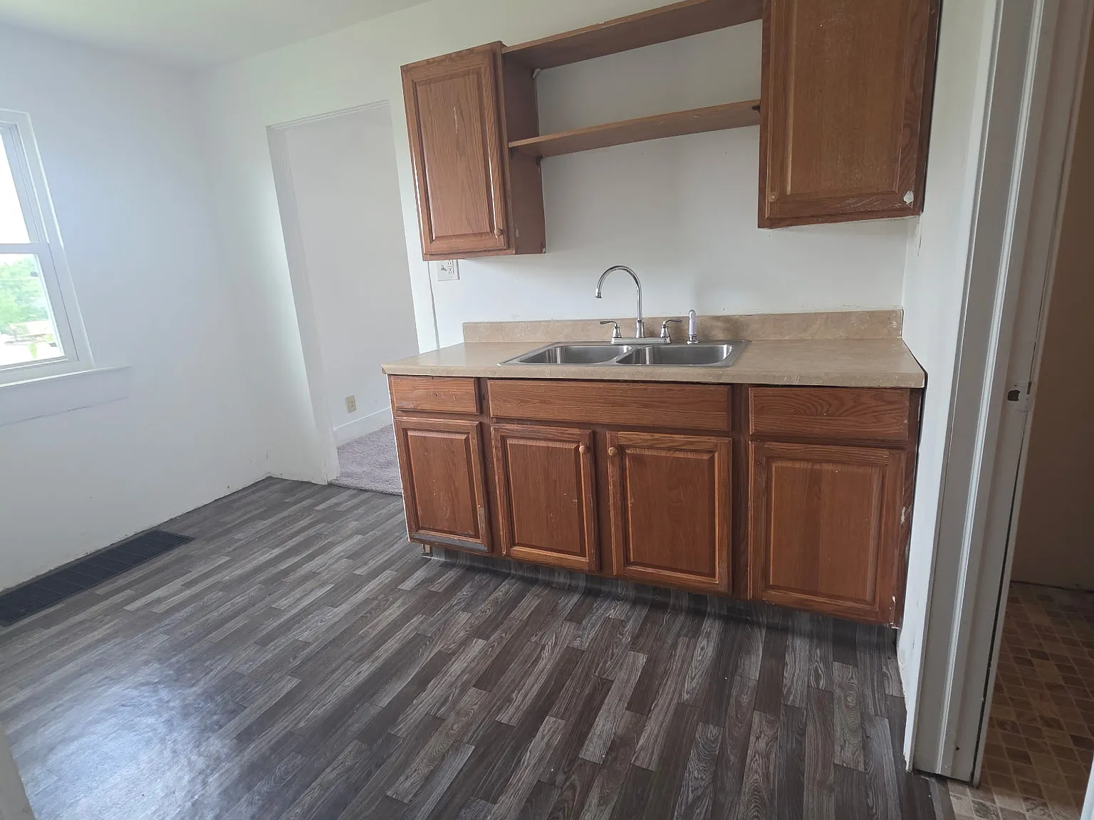 1 bed, 900 sqft, $795 — Photo 2