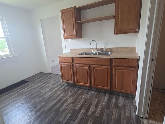 2nd image of 419 Luck Ave