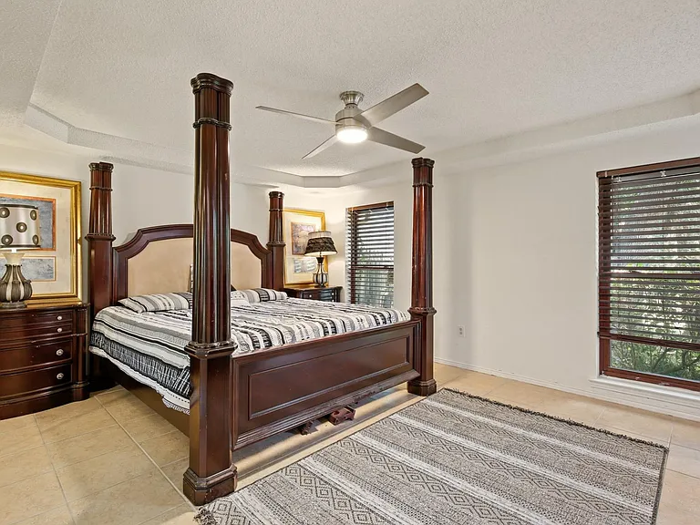 847 Middle Run Ct — Photo 52