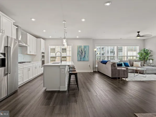 106 Saint Ives Pl Unit 201, Oxon Hill, MD 20745