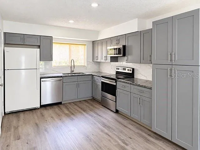 3 bed, 2.0 bath, 1554 sqft, $2,399 — Photo 2