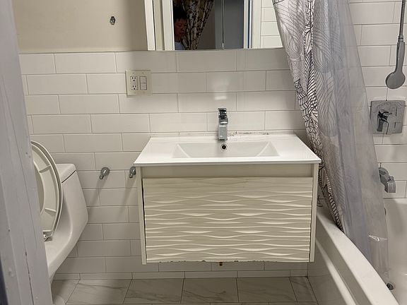 4th image of 1244 Putnam Ave #B