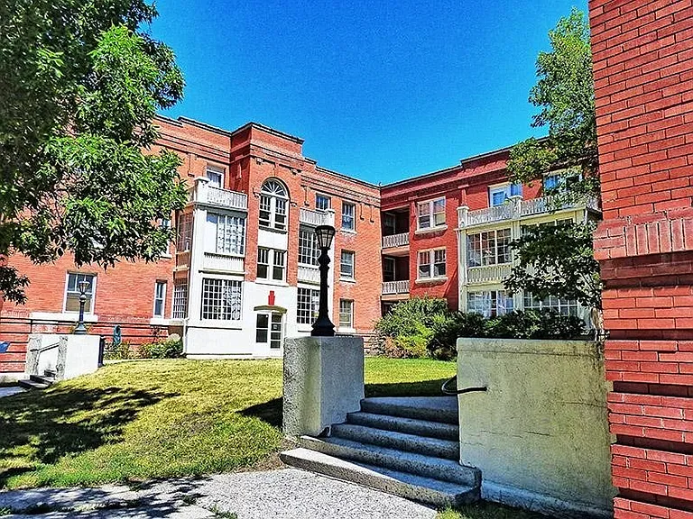 Blackmore Apartments — Photo 7