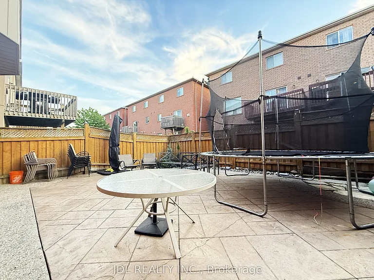 71 Gail Parks Cres — Photo 9