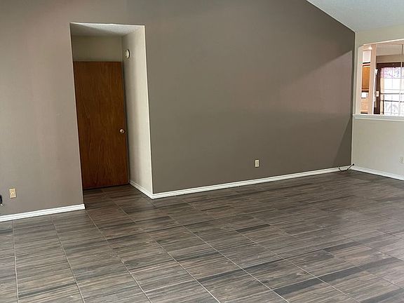 4th image of 3009 Pelican Ave #1