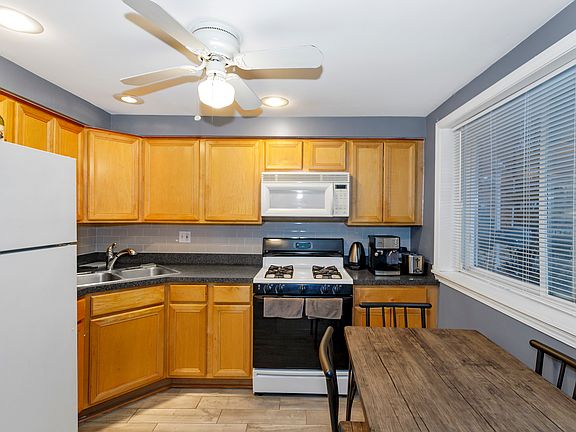 5th image of 10113 Hartford Ct APT 1B