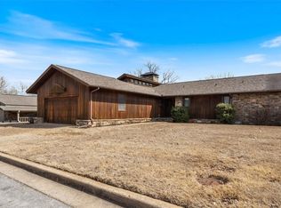3472 N Greenbriar Dr, Fayetteville, AR 72703