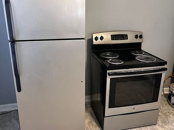 4th image of 2407 Crestview Dr