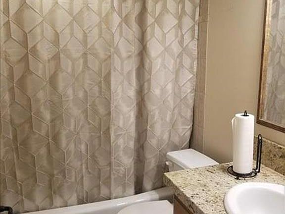 5th image of 6011 Gleneagles Dr