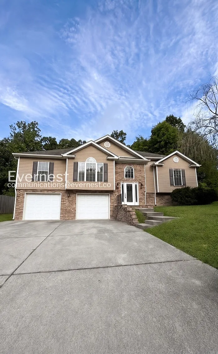 4 bed, 3.0 bath, 1620 sqft, $2,295 — Photo 1