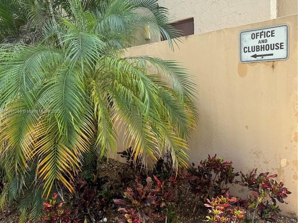 8415 SW 107th Ave APT 121W