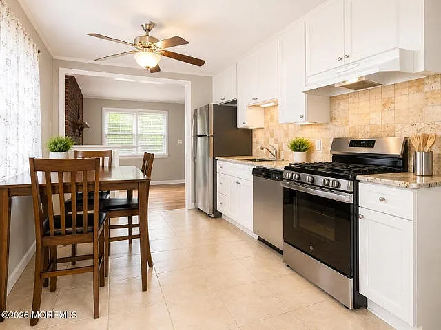 3 bed, 872 sqft, $3,000 — Photo 3