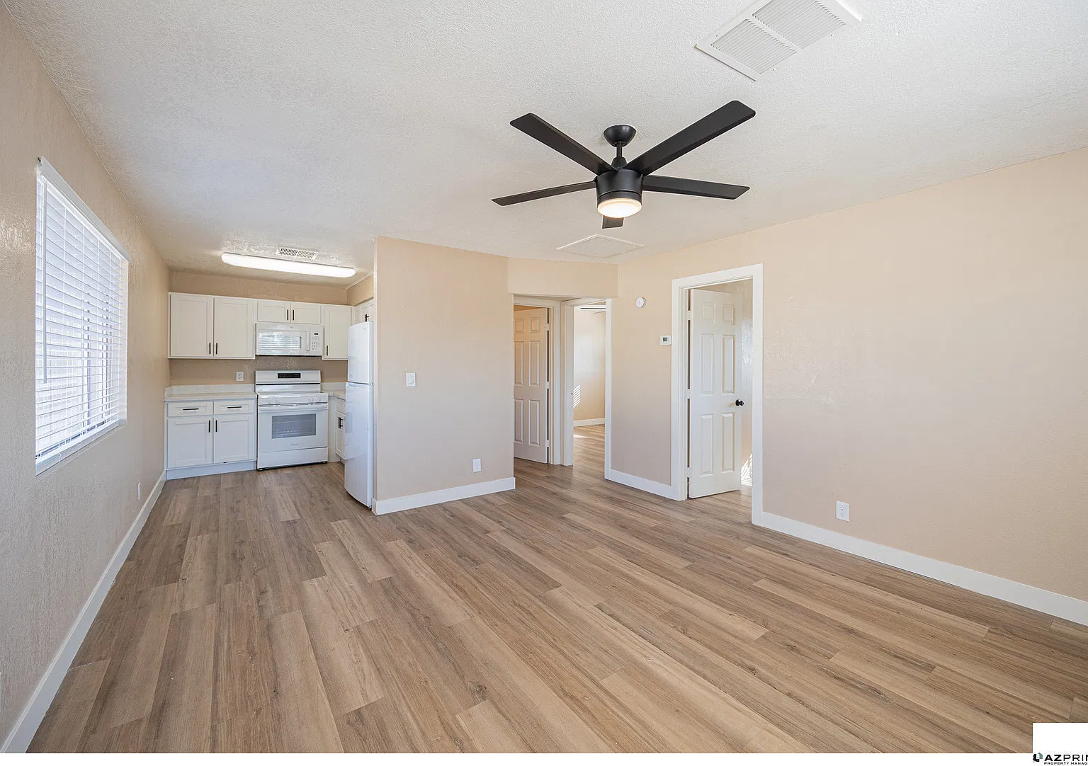 Welcome to this Beautifully Renovated 2/1 Apartment in Phoenix! — Photo 4
