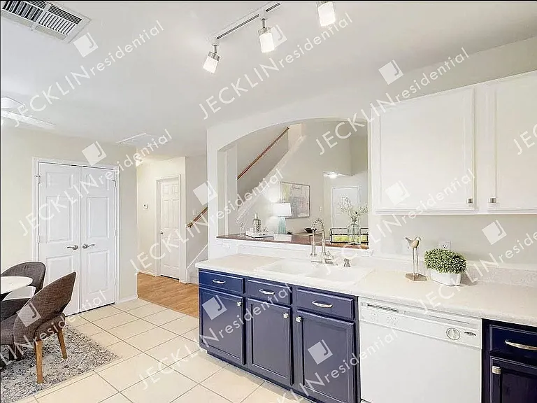 206 Mossy Rock Dr — Photo 10