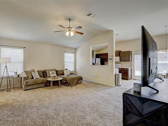 3rd image of 18113 Viento Dr