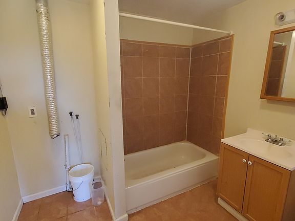 4th image of 57 Saratoga Ave #3R