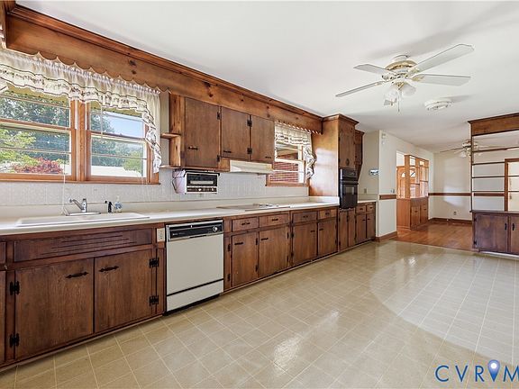 5th image of 1210 Oakwood Dr