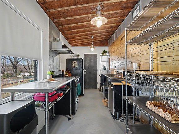 5th image of 1516 Powers St