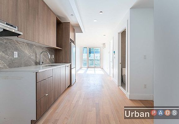 2nd image of 305 Kingsland Ave APT 2A