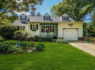 30 Samuel St, Ronkonkoma, NY 11779