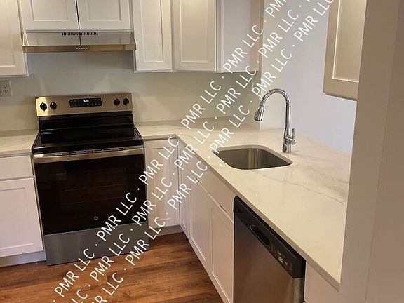 5th image of 17 Log Pond Dr #1