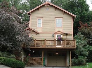 21 Blue Mountain Rdg, Norwalk, CT 06851