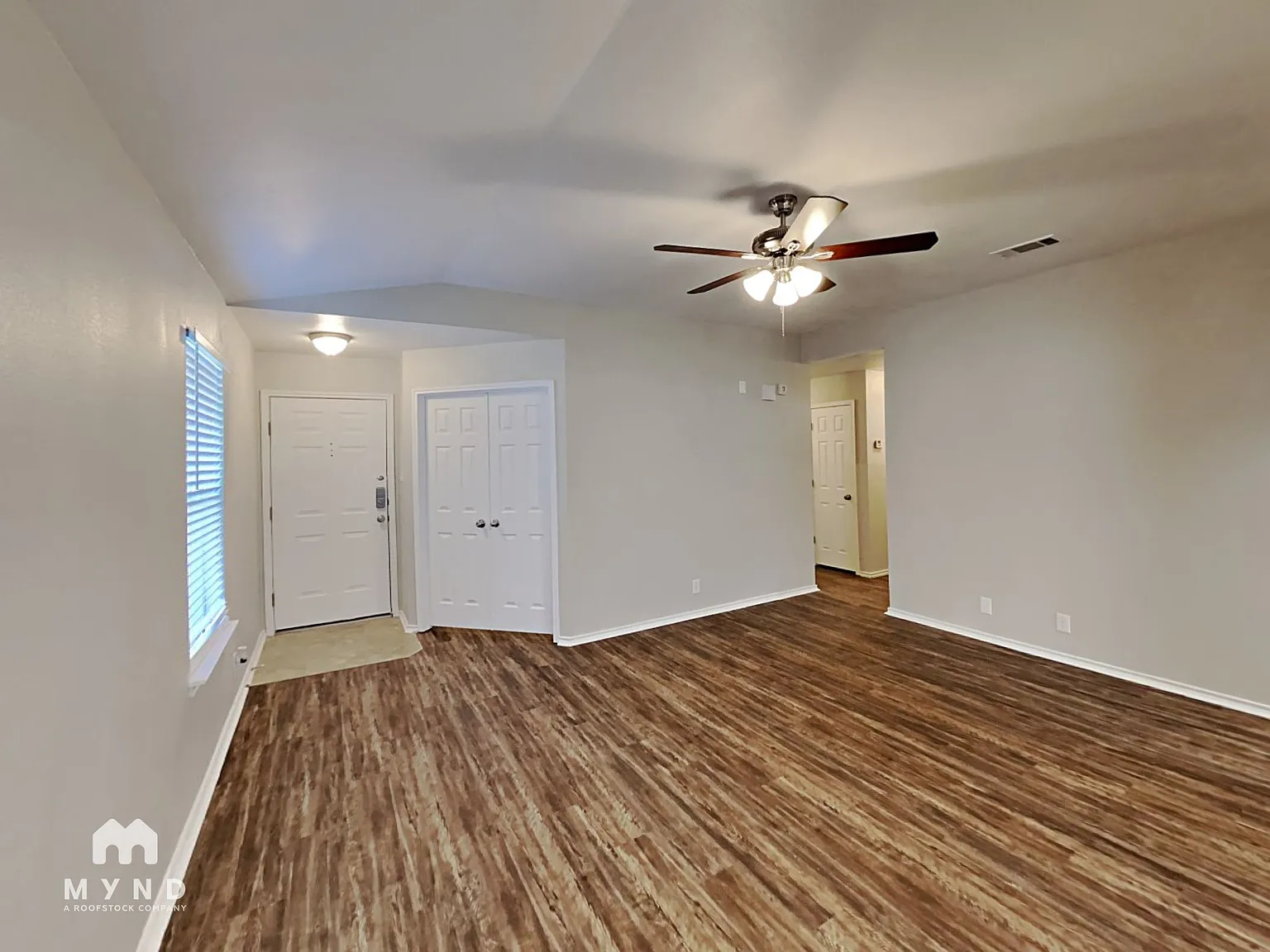 3 bed, 2.0 bath, 1310 sqft, $1,595 — Photo 4