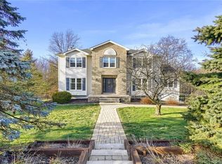 11 Menayas Ct, Washingtonville, NY 10992