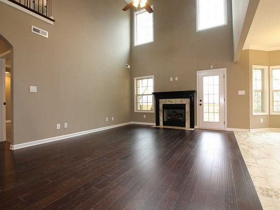 4th image of 151 Charleston Oaks