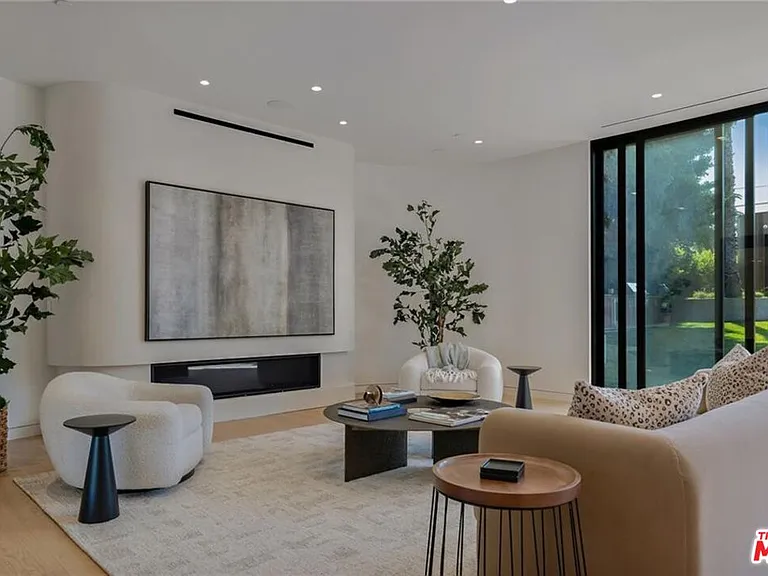 4939 Petit Ave — Photo 8