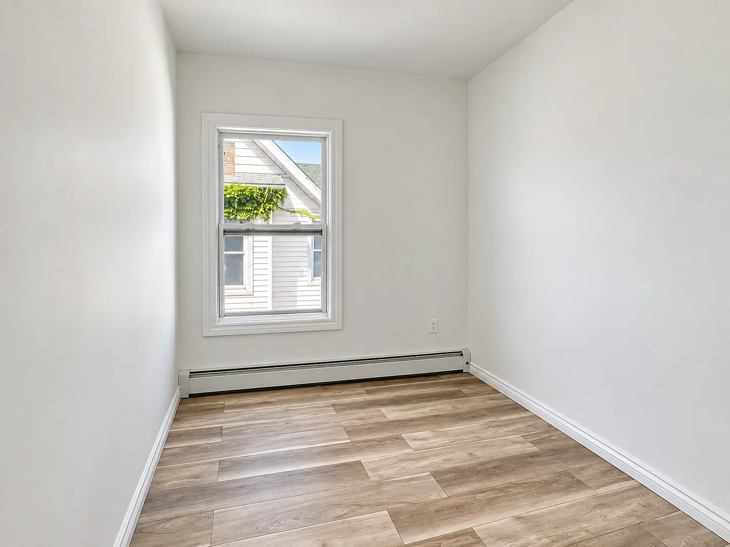 3 bed, 1024 sqft, $1,300 — Photo 2