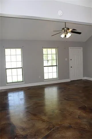 442 Cedar Ln — Photo 3