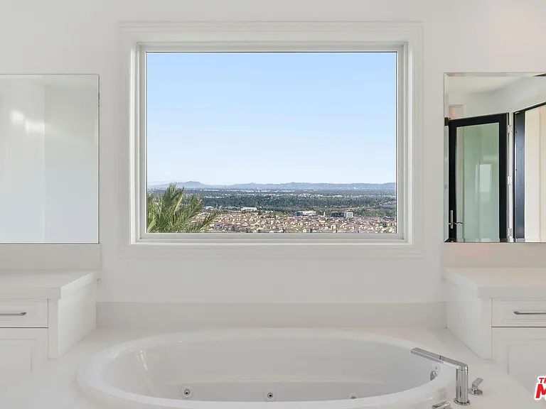 20448 W Liverpool Way — Photo 36