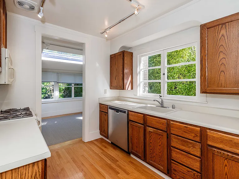 23 Sycamore Ave — Photo 47