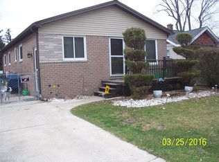 17890 Grove St, Roseville, MI 48066