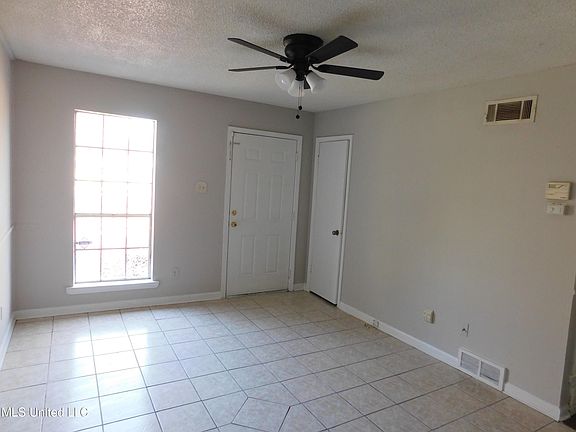 4th image of 6400 Greenbriar Dr