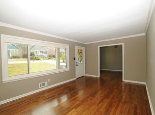 5083 Coachlight Dr, West Des Moines, IA 50265