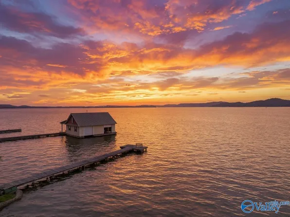 514 Browns Creek Rd, Guntersville, AL 35976