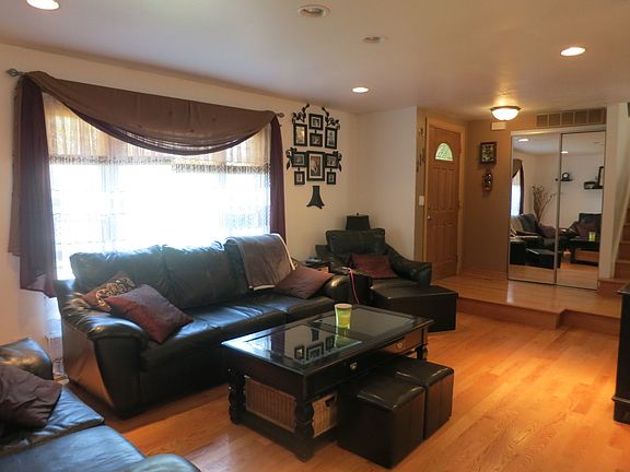 2nd image of 2 Woodbury Ct