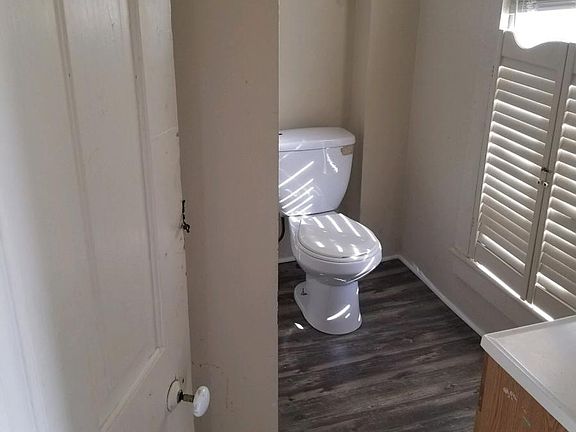 4th image of 803 W Chestnut St APT C