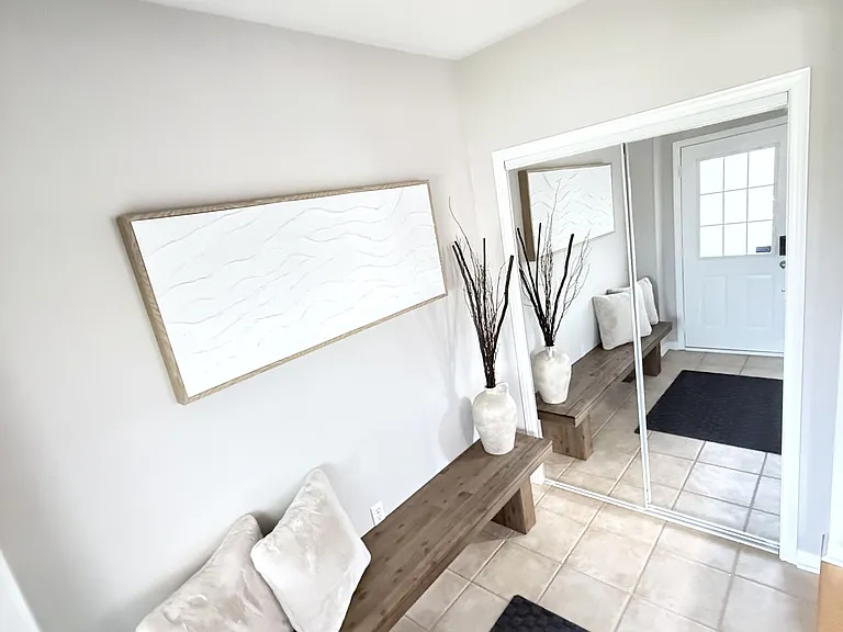 69 Selkirk Dr — Photo 2