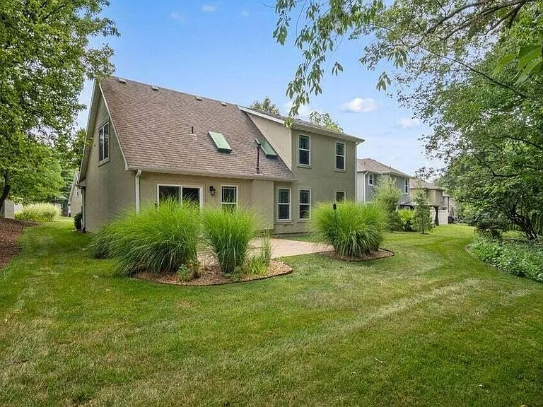 401 N Village Cir — Photo 24