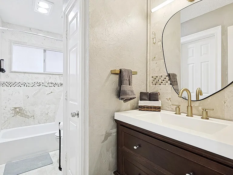 708 Azalea Dr — Photo 28