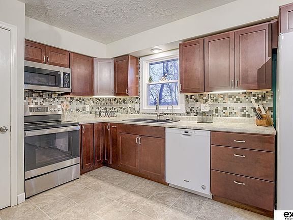 4th image of 10511 Hansen Ave
