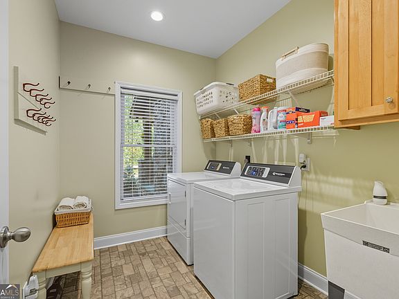 33rd image of 1091 Echota Rd