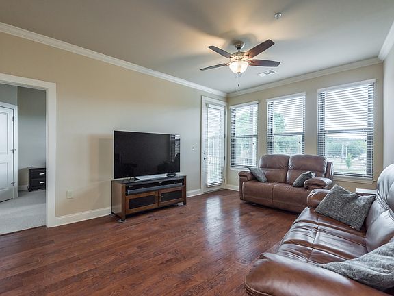 4th image of 445 W Blount Ave APT 204