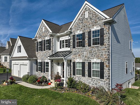 4th image of 325 Deerfield Dr