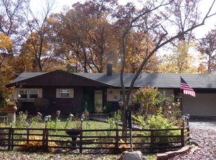 7 Forest Ave, Roselle, IL 60172