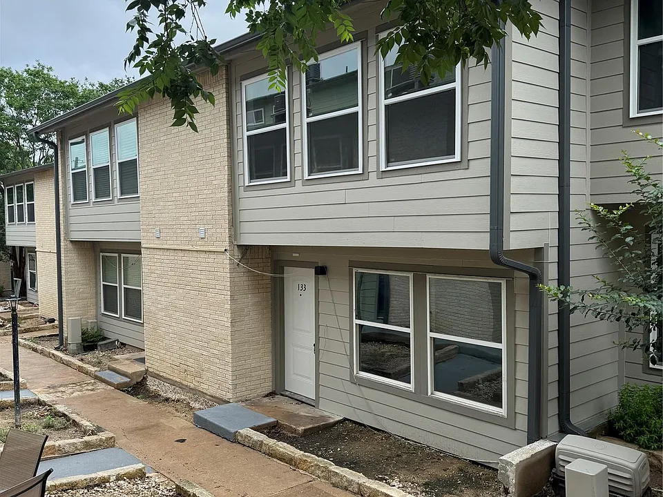 2124 Burton Dr #133