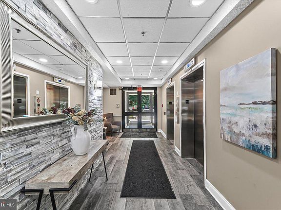 2nd image of 800 Avondale Rd APT 2Q